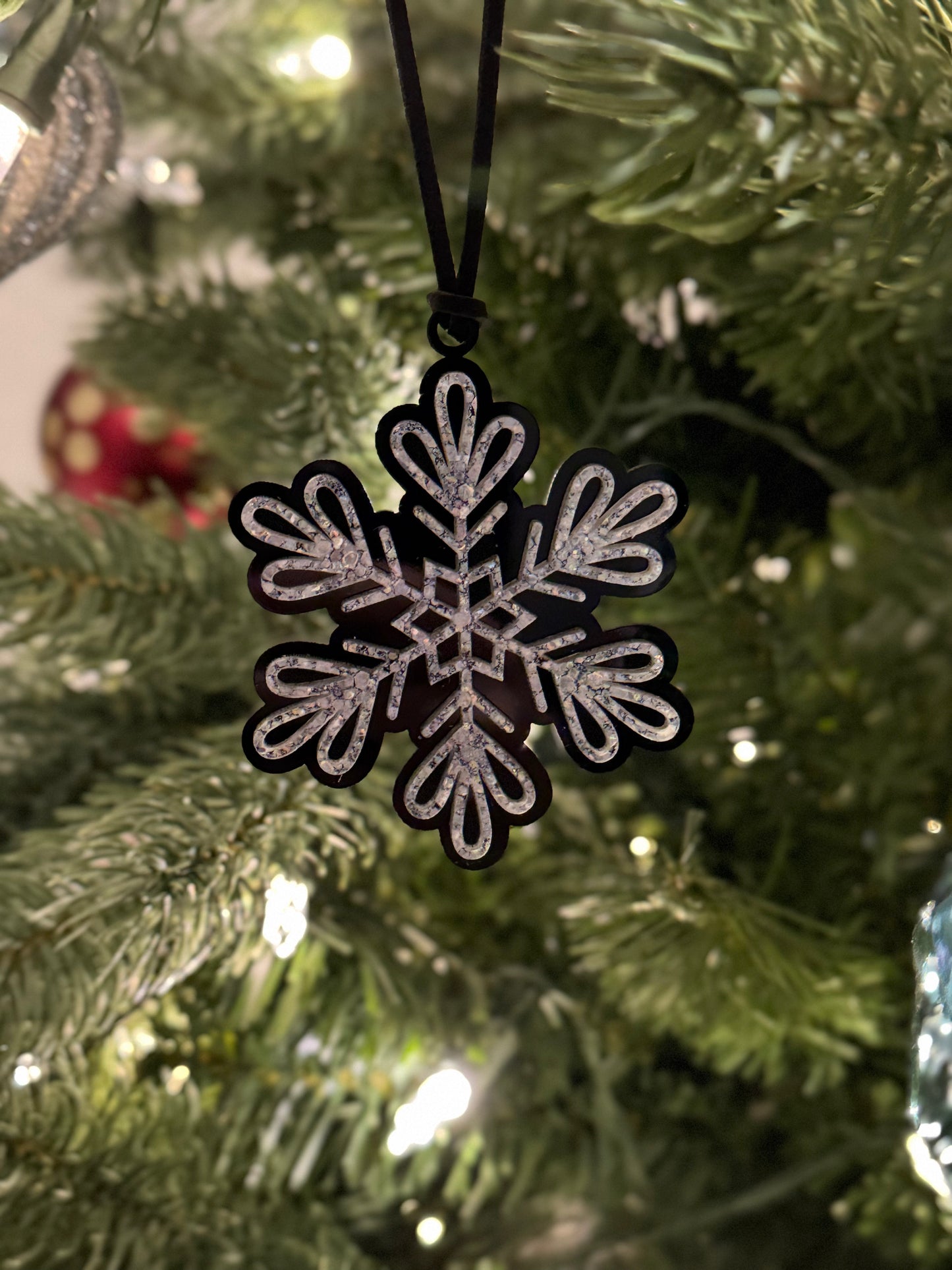 3D Layered Snowflake Ornament — Premium Acrylic Christmas Decor